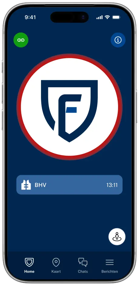 Drie telefoons met de Findwhere app met meldingen voor BHV brand en EHBO de grote alarmknop en een BHV-melding met reagerende BHV'ers en een knop om op te schalen